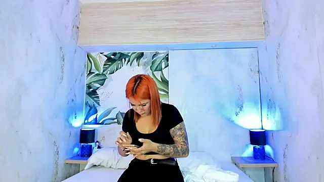 Snapshot of MelaniieRoux chatting on May 4, 7:43 pm MelaniieRoux online show from May 4, 7:43 pm