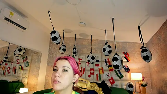 MelaniieRoux online show from July 5, 2:57 pm