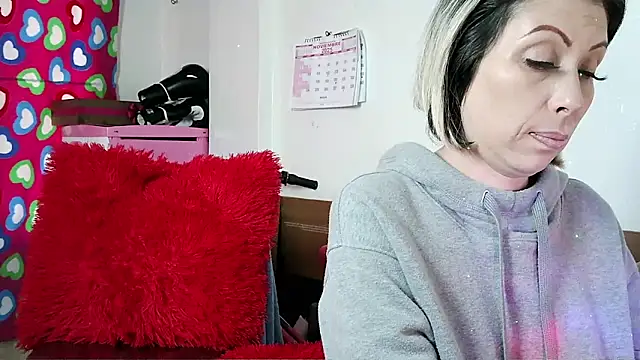 alixia81 online show from November 8, 7:45 pm