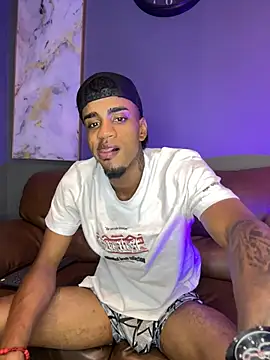 AaronCruz  online show from January 28, 11:17 pm