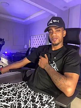 AaronCruz  online show from February 8, 10:40 pm