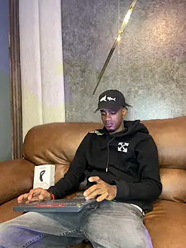 AaronCruz  online show from February 18, 12:49 pm