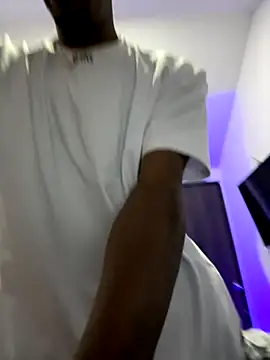 AaronCruz  online show from October 18, 9:10 am