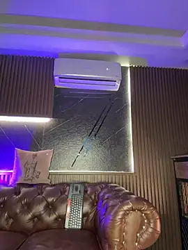 AaronCruz  online show from February 13, 9:33 pm