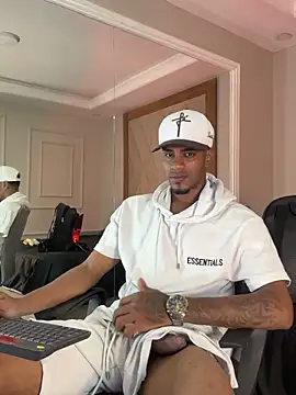 AaronCruz  online show from March 18, 10:46 pm