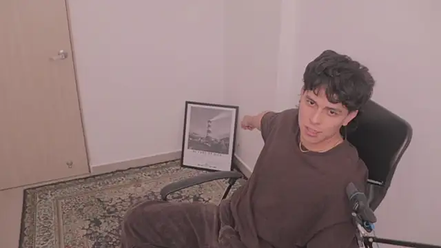 Snapshot of Tony_Hoffa chatting on December 19, 8:16 pm Tony Hoffa online show from December 19, 8:16 pm