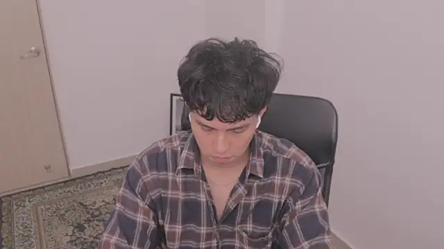 Snapshot of Tony_Hoffa chatting on December 20, 6:04 pm Tony Hoffa online show from December 20, 6:04 pm