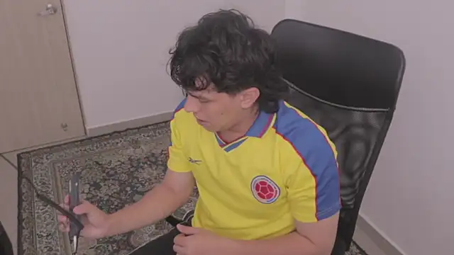 Snapshot of Tony_Hoffa chatting on December 21, 7:21 pm Tony Hoffa online show from December 21, 7:21 pm