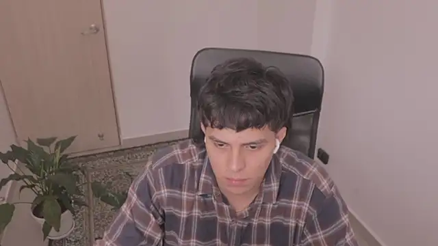 Snapshot of Tony_Hoffa chatting on January 10, 6:09 pm Tony Hoffa online show from January 10, 6:09 pm