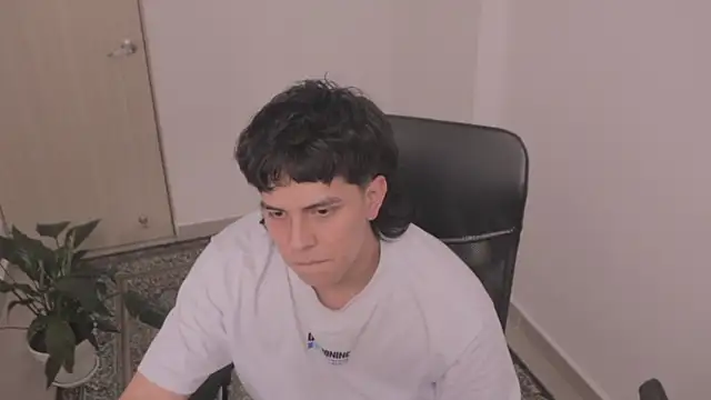 Snapshot of Tony_Hoffa chatting on January 11, 8:58 pm Tony Hoffa online show from January 11, 8:58 pm