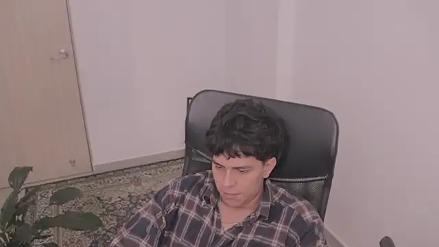 Snapshot of Tony_Hoffa chatting on January 17, 5:38 pm Tony Hoffa online show from January 17, 5:38 pm