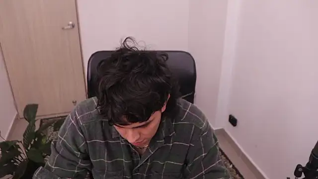 Snapshot of Tony_Hoffa chatting on February 4, 6:14 pm Tony Hoffa online show from February 4, 6:14 pm