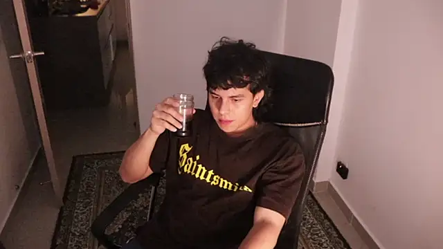 Snapshot of Tony_Hoffa chatting on February 5, 9:30 pm Tony Hoffa online show from February 5, 9:30 pm