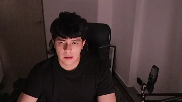 Snapshot of Tony_Hoffa chatting on February 10, 11:42 pm Tony Hoffa online show from February 10, 11:42 pm