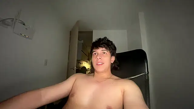 Snapshot of Tony_Hoffa chatting on February 13, 6:20 am Tony Hoffa online show from February 13, 6:20 am