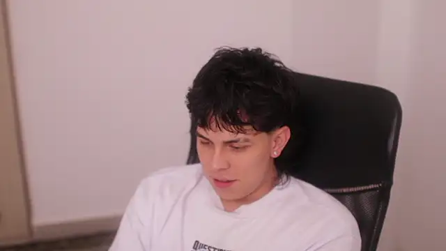 Snapshot of Tony_Hoffa chatting on February 15, 9:11 pm Tony Hoffa online show from February 15, 9:11 pm