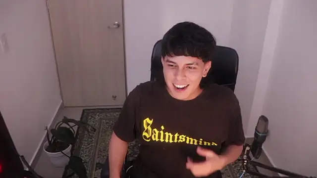 Snapshot of Tony_Hoffa chatting on February 16, 10:28 pm Tony Hoffa online show from February 16, 10:28 pm