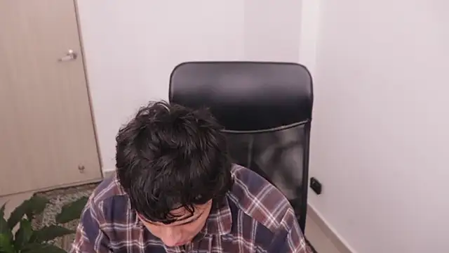 Snapshot of Tony_Hoffa chatting on February 25, 8:40 pm Tony Hoffa online show from February 25, 8:40 pm