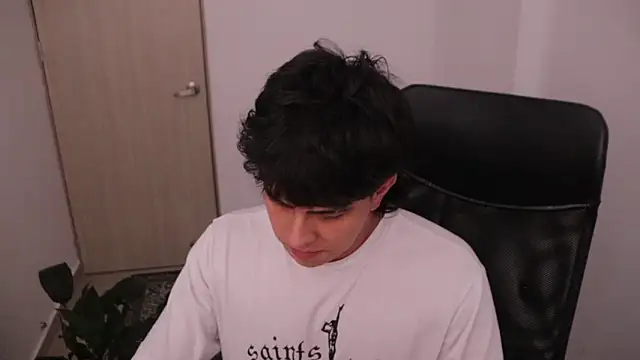 Snapshot of Tony_Hoffa chatting on March 1, 10:56 pm Tony Hoffa online show from March 1, 10:56 pm