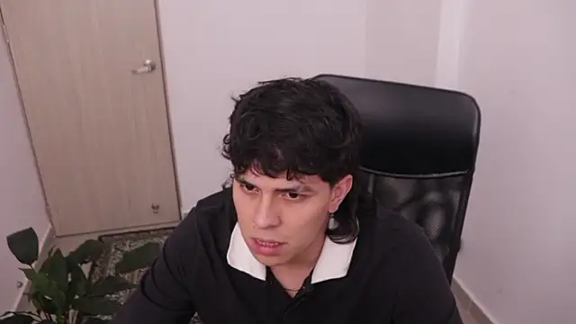 Snapshot of Tony_Hoffa chatting on March 2, 9:21 pm Tony Hoffa online show from March 2, 9:21 pm