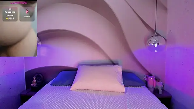 LottiCarter online show from April 7, 8:09 pm