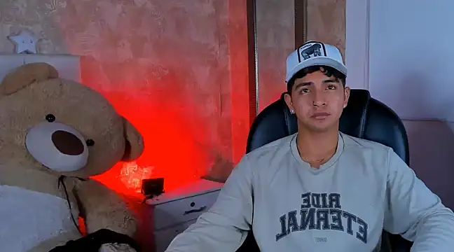 Snapshot of Muichiro_tokito1 chatting on January 3, 8:43 am Muichiro tokito1 online show from January 3, 8:43 am