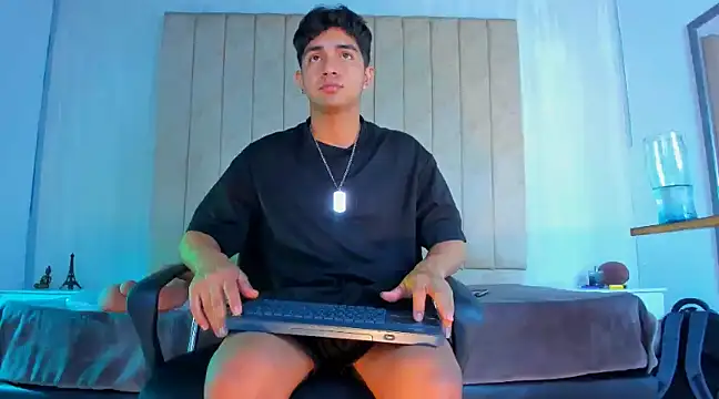 Snapshot of Muichiro_tokito1 chatting on January 17, 3:23 am Muichiro tokito1 online show from January 17, 3:23 am