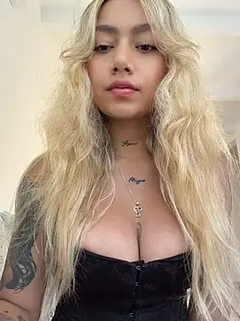Snapshot of amanda-medrano1 chatting on July 2, 4:13 pm amanda-medrano1 online show from July 2, 4:13 pm
