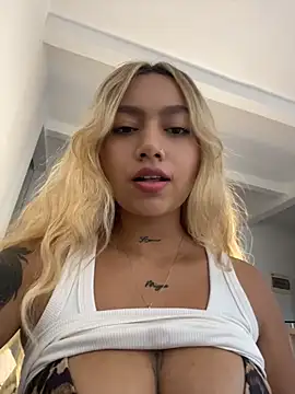 Snapshot of amanda-medrano1 chatting on July 18, 4:11 pm amanda-medrano1 online show from July 18, 4:11 pm