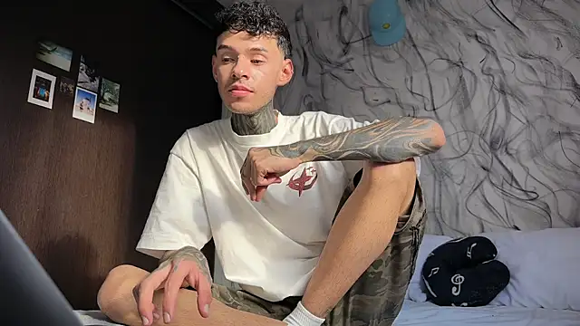 Saturno v online show from April 15, 9:48 pm