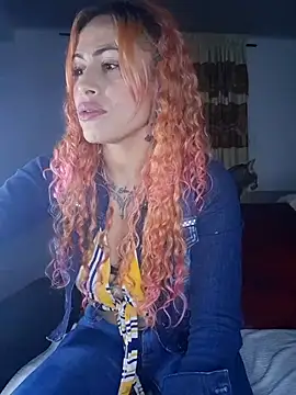 Snapshot of Sexy-Favgirl chatting on February 15, 12:37 am Sexy-Favgirl online show from February 15, 12:37 am