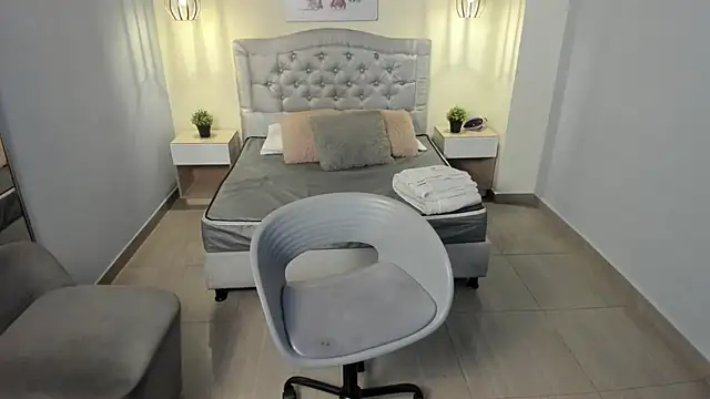 Snapshot of escarleth__ chatting on November 15, 12:45 pm escarleth online show from November 15, 12:45 pm