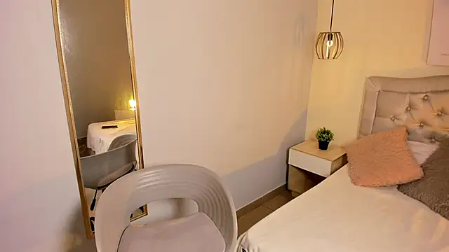 Snapshot of escarleth__ chatting on November 18, 12:20 pm escarleth online show from November 18, 12:20 pm