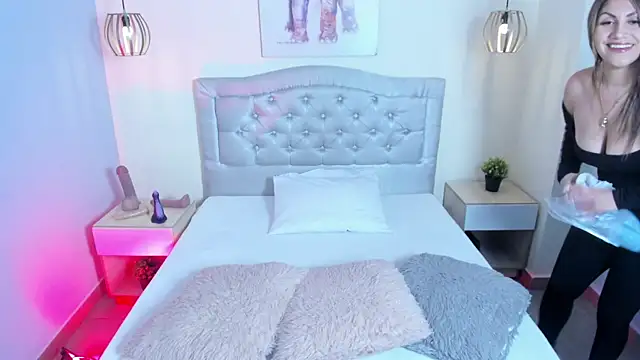 Snapshot of escarleth__ chatting on December 1, 2:11 pm escarleth online show from December 1, 2:11 pm