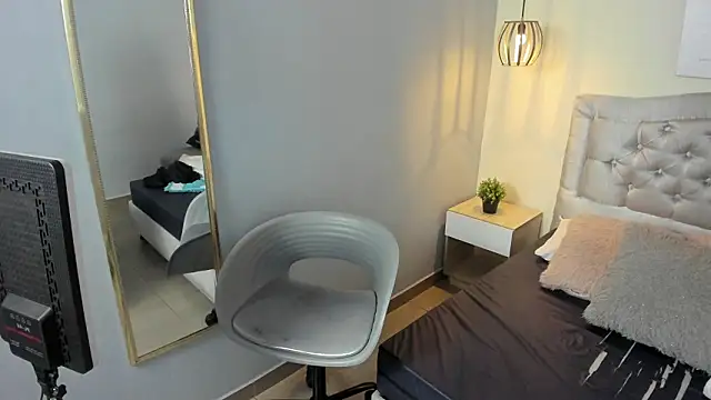 escarleth   online show from March 3, 1:50 pm