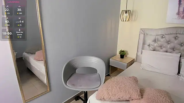 escarleth   online show from March 18, 11:46 am