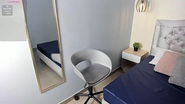 escarleth   online show from March 19, 11:58 am