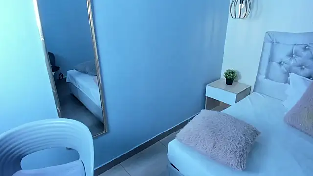 escarleth   online show from March 20, 11:59 am