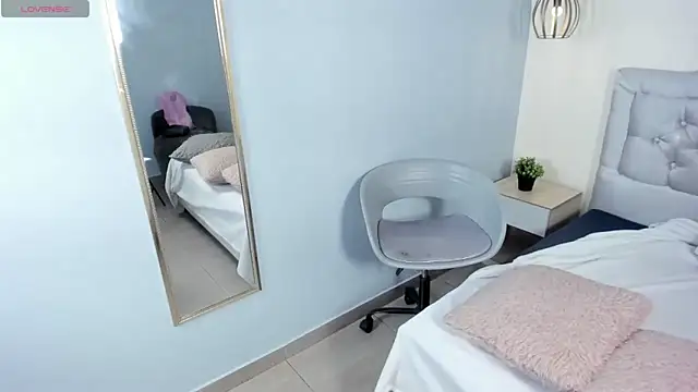 escarleth   online show from April 15, 2:57 pm