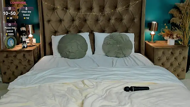 CalyMoon online show from February 5, 4:47 pm