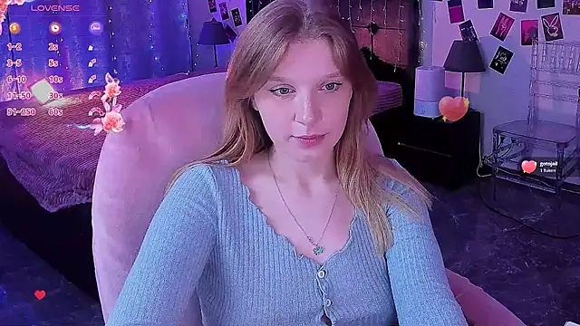 Snapshot of KarambaMoon chatting on July 5, 9:00 pm KarambaMoon online show from July 5, 9:00 pm