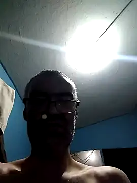 hugosafado333 online show from January 9, 3:36 am