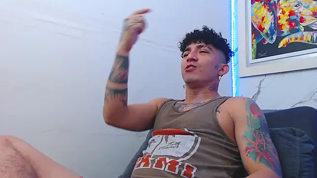 targuerian22 online show from December 19, 11:34 pm