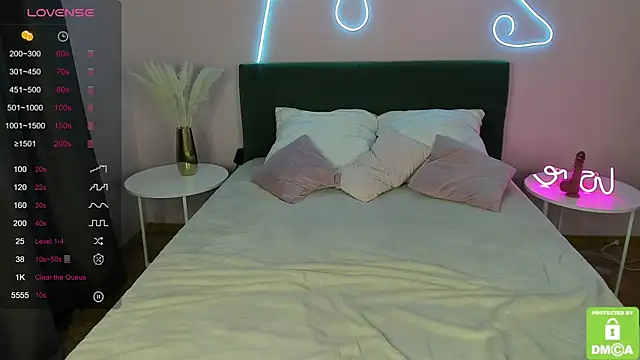 TiffanyWills online show from December 2, 5:48 am