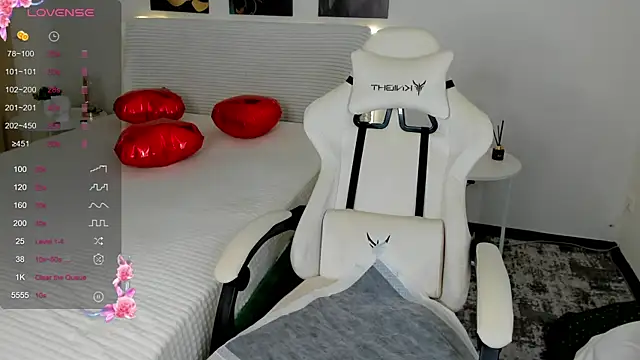 TiffanyWills online show from February 20, 7:12 am