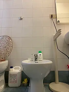 Snapshot of 4n4l1zz4m1 chatting on December 14, 2:21 pm 4n4l1zz4m1 online show from December 14, 2:21 pm