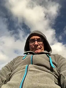 Snapshot of 4n4l1zz4m1 chatting on January 7, 2:19 pm 4n4l1zz4m1 online show from January 7, 2:19 pm