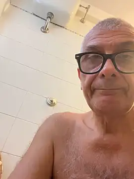 Snapshot of 4n4l1zz4m1 chatting on January 12, 11:39 am 4n4l1zz4m1 online show from January 12, 11:39 am