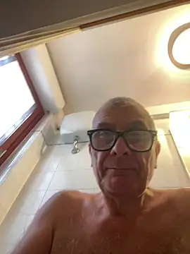 Snapshot of 4n4l1zz4m1 chatting on January 27, 2:24 pm 4n4l1zz4m1 online show from January 27, 2:24 pm