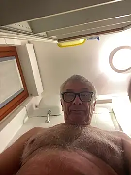 Snapshot of 4n4l1zz4m1 chatting on March 9, 12:31 am 4n4l1zz4m1 online show from March 9, 12:31 am